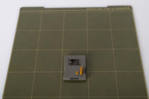 3D Drucker Druckplatte mit 3D gedrucktem Feststellblock des Tiefenmessschiebers darauf