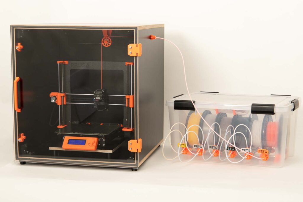 Die selbstgebaute 3D Drucker Umhausung mit angeschlossener DIY Filament Trockenbox