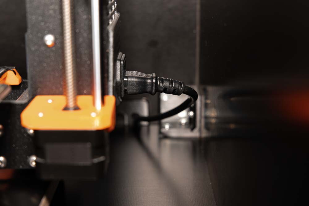 Kabelmanagement Stromkabel des 3D Druckers in der 3D Drucker Box