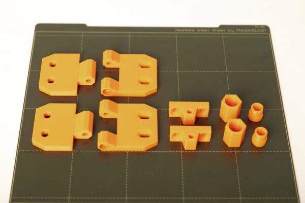 3D Druck Scharniere und 3D Druck Magnetverschluss auf einer 3D Drucker Druckplatte