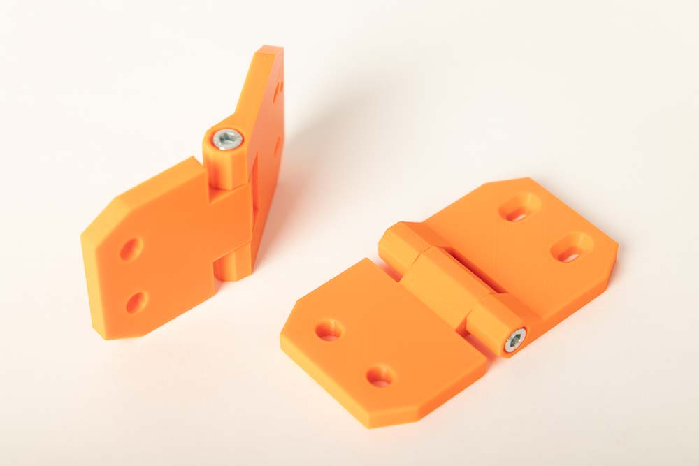 Fertig montierte Scharniere um das 3D Drucker Gehäuse bauen zu können