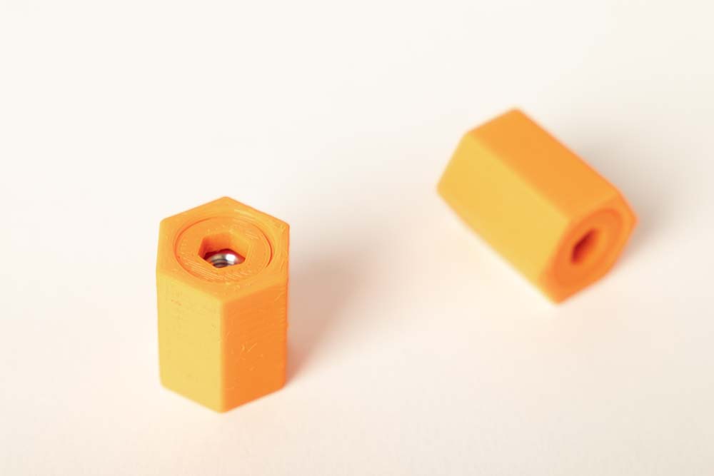 Fertig montierter 3D Druck Magnetverschluss um eine DIY 3D Drucker Box bauen zu können