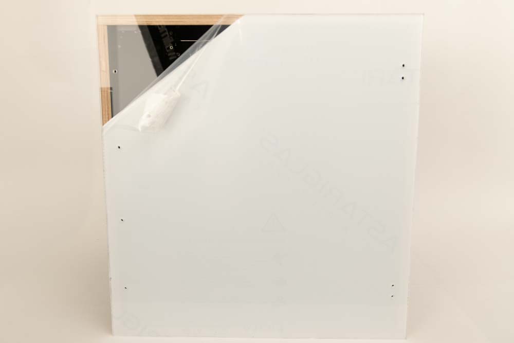 Plexiglasplatte an der Vorderseite der 3D Drucker Einhausung