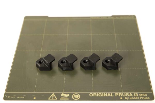 4 Stück 3D gedruckte Gewichthalter mit 17 mm Höhe in PETG Filament schwarz ausgedruckt auf einem flexiblen PEI Flex Platte des 3D Druckers