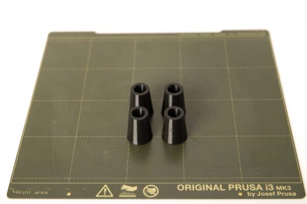 4 Stück 3D gedruckte flexible Dämpferfüße auf der Flex Stahl-Platte des 3D Druckers