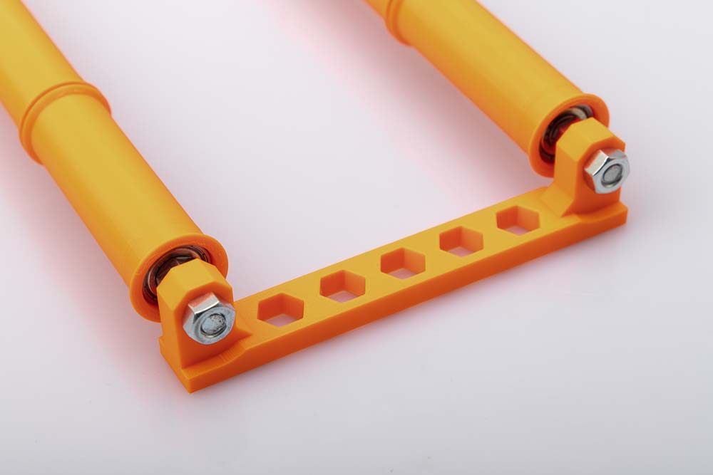 The 3D printed rod mount is fixed on the two M8 threaded rods with mounted wide pulleys including ball bearings with two M8 nuts.