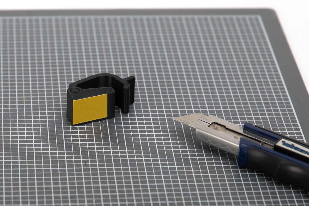 3D gedruckter IKEA Samla Verschluss mit Klebeband vormontiert zum Bau einer luftdichten Filament Aufbewahrungsbox. 