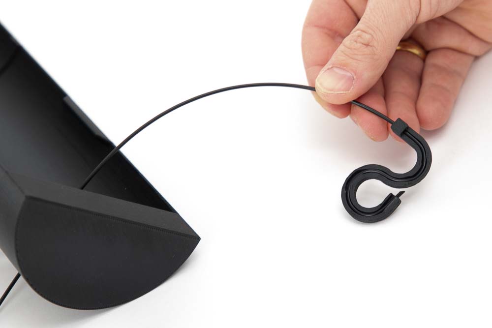 The filament is secured with the 3D printed filament fixation parts, now inserted into the serpentine shape.