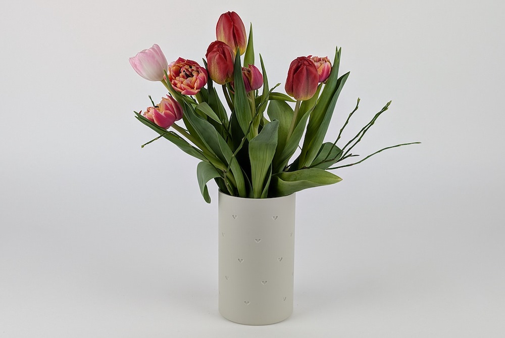 Beige Blumenvase 3D Druck mit Mini Herzen die hohl sind